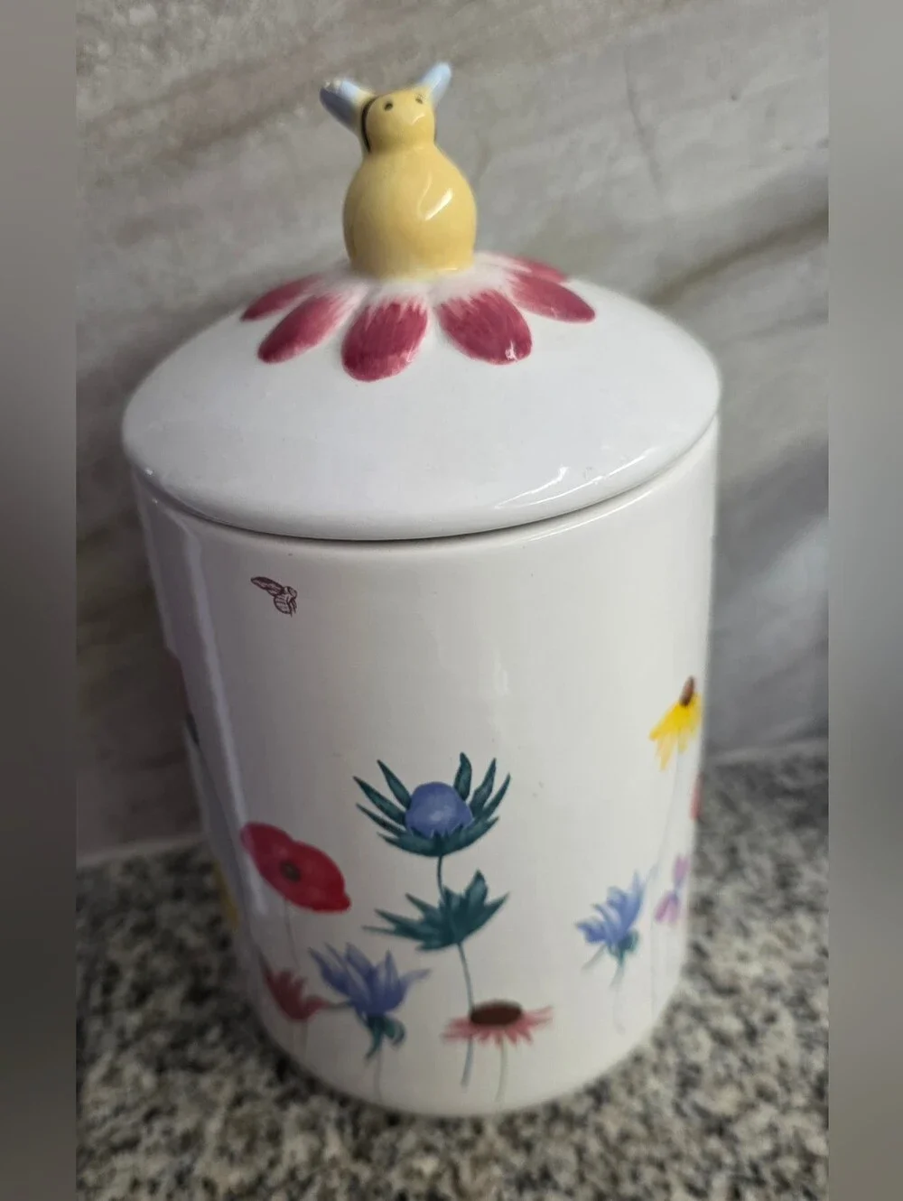 NWT Disney 7in Ceramic Winnie The Pooh Cotton Jar Among The Flowers Honey Bee
